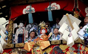 เทพเจ้าน้อยกับการไล่ปีศาลในเทศกาล Gion Matsuri
