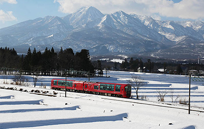 เที่ยวไปกับขบวนรถไฟนำเที่ยว “Echigo Tokimeki Resort-SETSUGEKKA” กันเถอะ