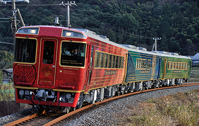 ขบวนรถไฟสายพิเศษ ผ่านใจกลางขุนเขาภูมิภาคชิโกะคุ (Shikoku)
