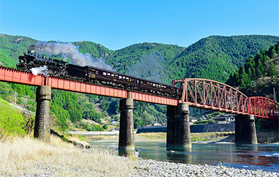 ท่องเที่ยวฮิโตะโยะชิ (Hitoyoshi) ไปกับรถไฟหัวจักรไอน้ำ SL ฮิโตะโยะชิ (SL Hitoyoshi), คุมะโมโตะ (Kumamoto)