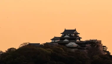 ปราสาทมัตสึยะมะ (Matsuyama Castle)