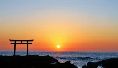 10 สถานที่ชมพระอาทิตย์แรกของปี ฮัตสึฮิโนะเดะ (Hatsuhinode)